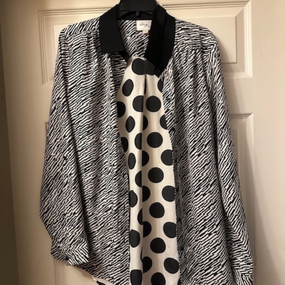Beige by Eci Black & White Blouse, Size XL, Good Condition w/ One Flaw